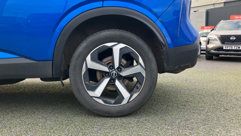 Nissan Qashqai 1.3 DiG-T MH N-Connecta 5dr Petrol Hatchback